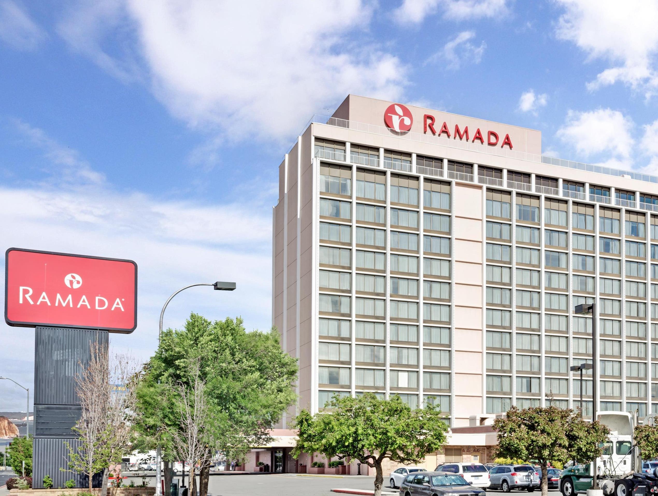 Ramada By Wyndham Reno Hotel & Casino Exterior foto